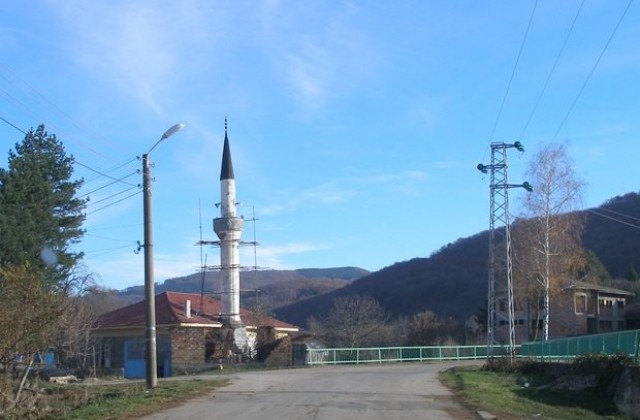 Обновената джамия в село Малиново отвори врати