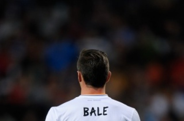 Оперират Бейл заради дископатия?