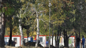 Инспектираха бежанския лагер в Харманли и първите настанени