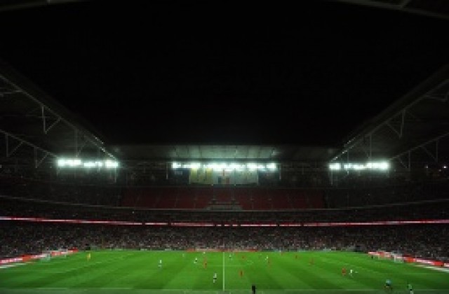 Англия играе контрола срещу Германия