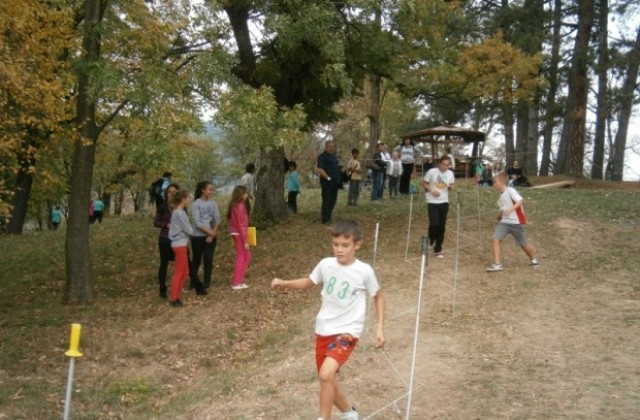 Ученици спортуваха в Елена под мотото Не на агресията в училище