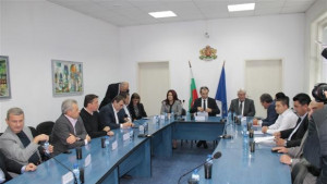 Пламен Орешарски Ще осигурим допълнителни средства по фонд ФЛАГ