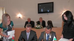 Павликени се побратими с Пружани