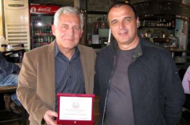 Никола Джугански връчи почетен плакет на Драгомир Николов