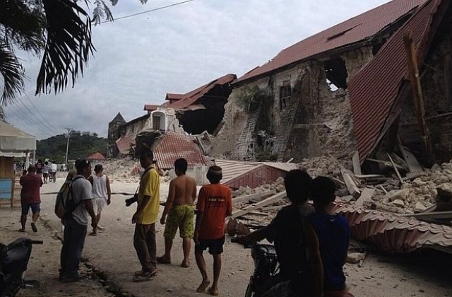 Силен трус взе над 90 жертви във Филипините