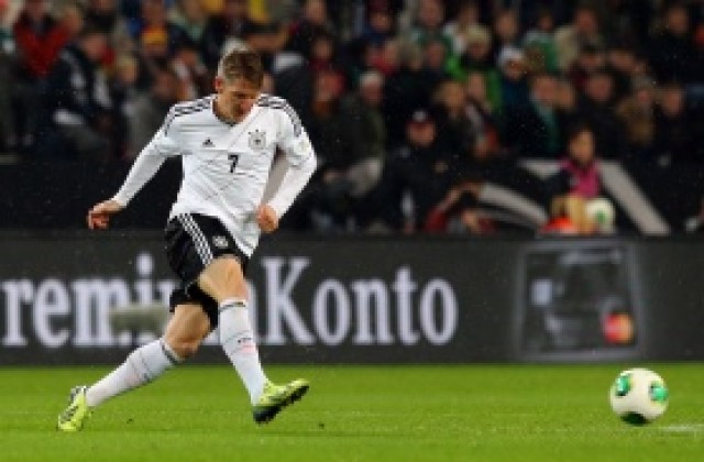 Швайнщайгер ще изиграе своя мач номер 100 за Германия