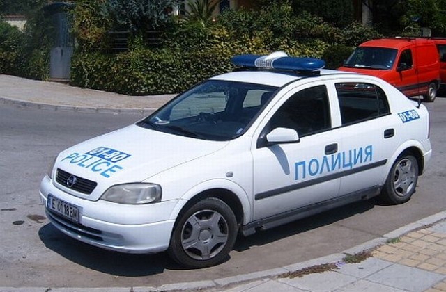 Хванаха пиян мъж зад волана