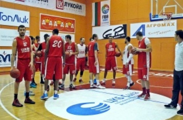 Лукойл хвърля всичко най-добро от началото, тръгна в ранни зори за Йерусалим