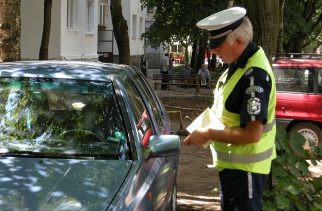 Полицаи засякоха шофьор-рекордьор по нарушения