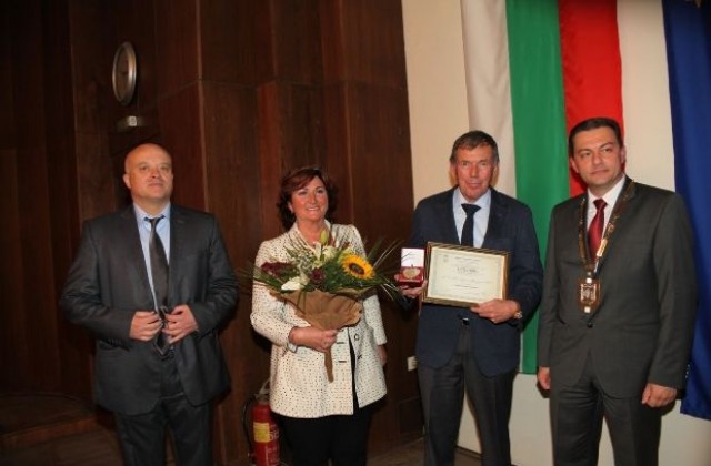 Връчиха отличията Почетен гражданин и Почетен знак на Севлиево