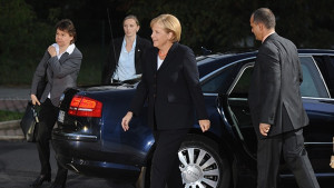 Беате Бауман свръхвлиятелната но дискретна съветничка в сянката на Меркел