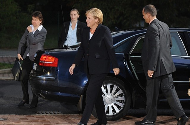 Беате Бауман - свръхвлиятелната, но дискретна съветничка в сянката на Меркел