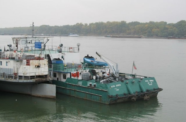 Русенски кораб заседна с пробойна в румънски канал на Дунава