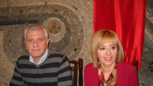 Мая Манолова с ангажимент за пътя Кюстендил София и връзката