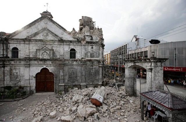 Над 170 са жертвите при труса във Филипините