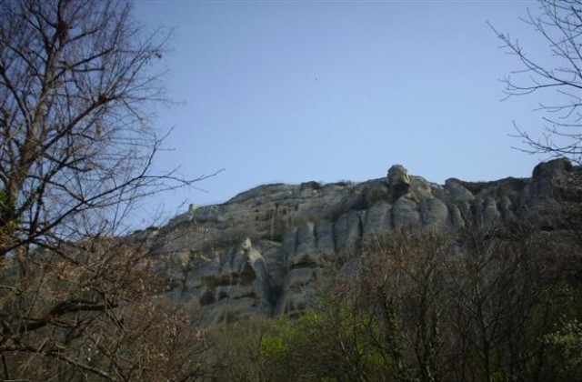 Туристи пенсионери се изгубиха в природен парк Мадара, откриха ги