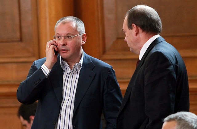 ГЕРБ обезсмислят вота на недоверие като парламентарен инструмент, смята Станишев