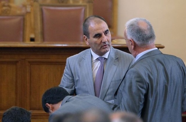 Всяка една от секторните политики е провал за това правителство, смята Цветанов