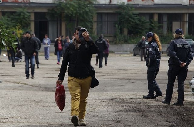 С издаването на статутите на бежанците се задава поток от безработни, смята Фандъкова