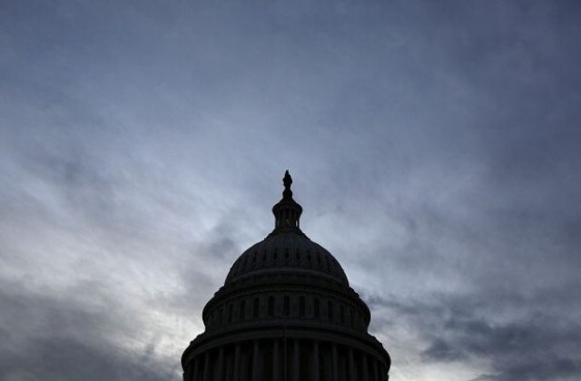 Демократите и републиканците се споразумяха за дълга на САЩ