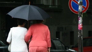 Предупреждават за валежи и силен вятър