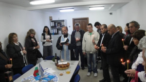 Улица пълна с гербери пожела Томислав Дончев в Трявна