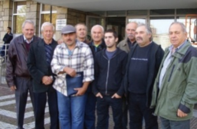 Мълчалив протест на пчелари