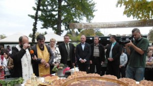 Кметове демонстрираха кулинарни умения на Житената питка над 300 погачи