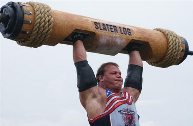 Силни мъже демонстрират възможности в Мездра