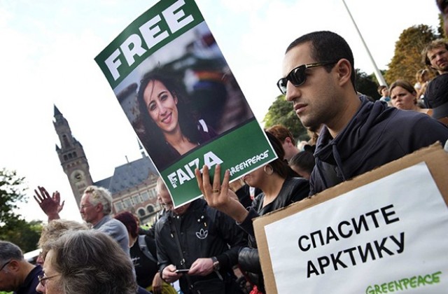 Нобелови лауреати с писмо до Путин в подкрепа на активистите на Грийнпийс