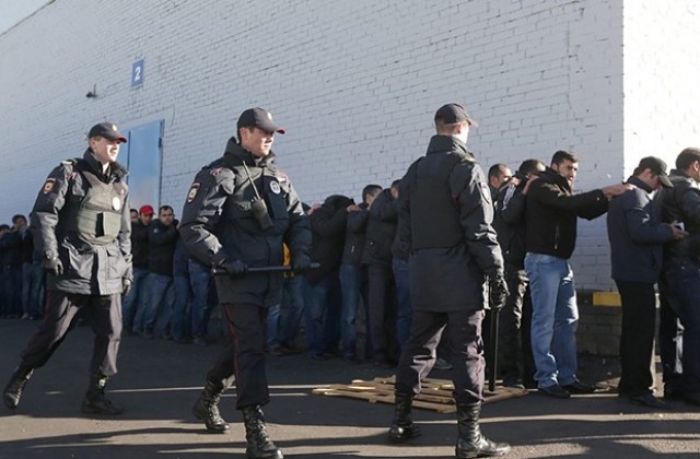 В Москва задържаха близо 150 мигранти за проверка
