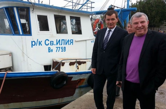 Министър Греков недоволен от вида на рибарския порт в Балчик
