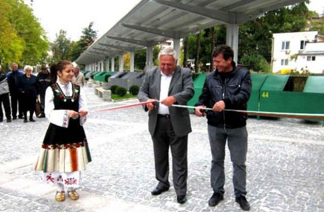 Кметът Тотев откри зеленчуков пазар