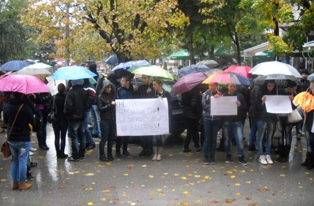 Посрещнаха биячите с викове „Убийци“