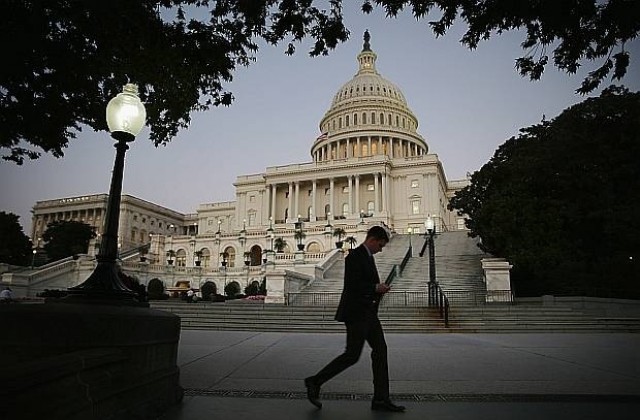 ЕК приветства споразумението за дълга в САЩ