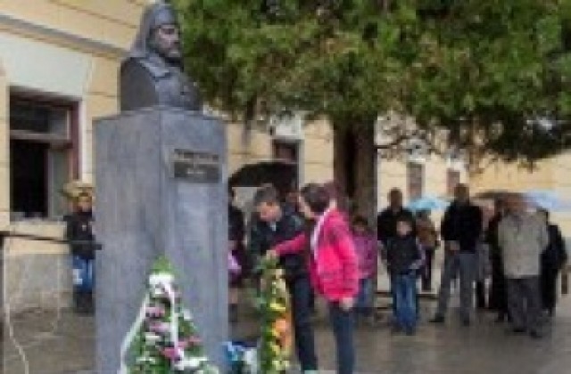 Нов паметник на Максим Райкович в Дряново