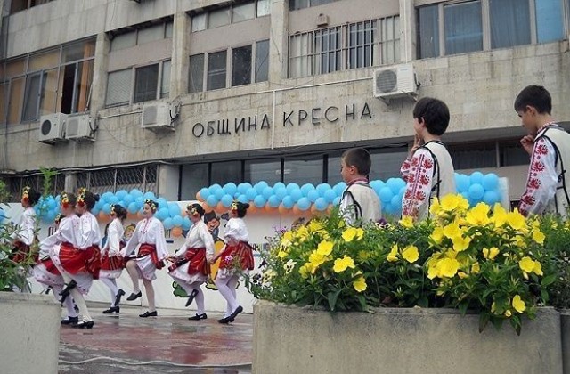 Кресна отбелязва празника си