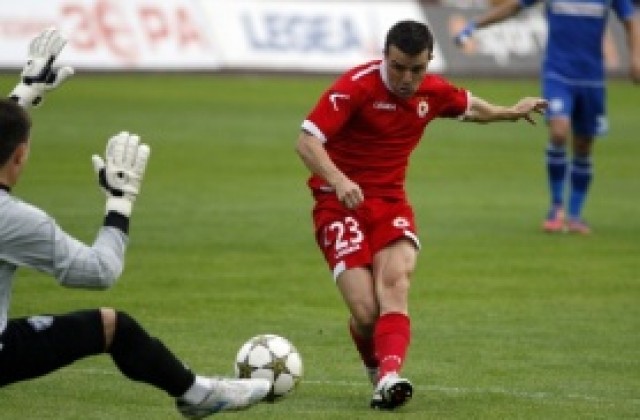 Стойчо Младенов тества Бадема за мача с Левски