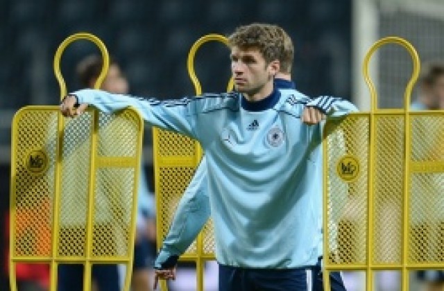 Агентът на Томас Мюлер отхвърли възможността за трансфер в Барселона