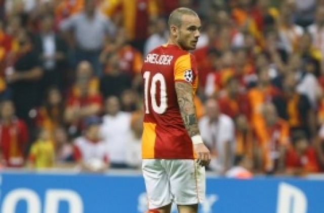 Босът на Галатасарай: Абсурд е да продаваме Снайдер!