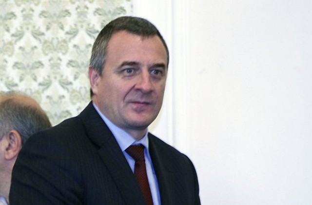 Голяма част от бежанците търсят спасение за своя живот и за този на близките си, заяви Йовчев