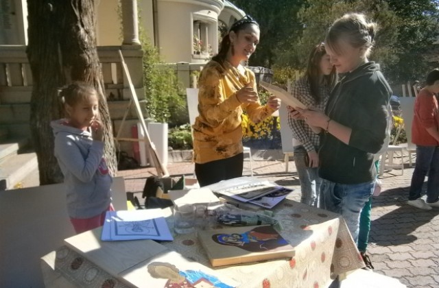 30 деца рисуваха Св. Иван Рилски в Кюстендил