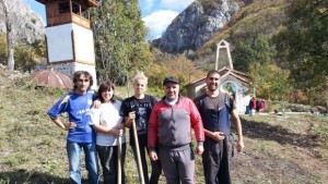 ВМРОКюстендил се включиха в ремонта на още една черква