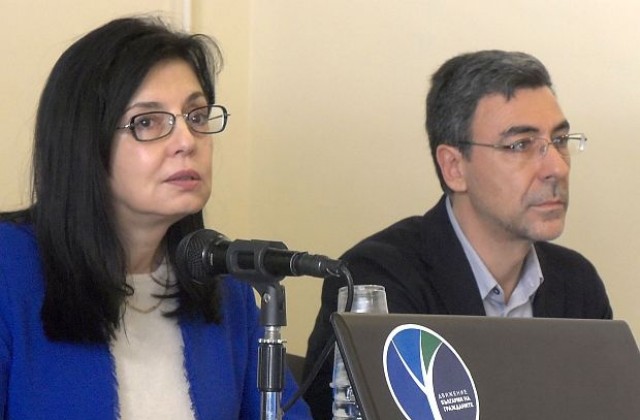 Меглена Кунева: В момента парламентът се държи на „Атака”