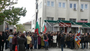 Казанлъчани блокират Шипка заради намерение на властта да настани бежанци
