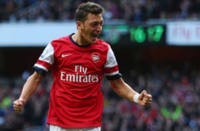 Бергкамп: Йозил донесе онова, което липсваше на Арсенал