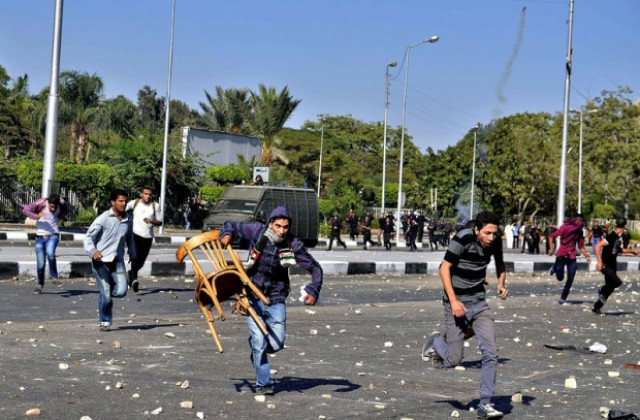 Силите на реда и протестиращите в Египет влязоха в сблъсъци