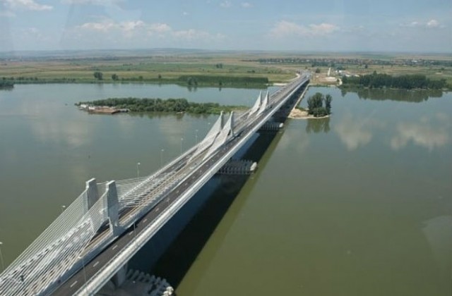 Министър Папазов призна за сериозни дефекти по „Дунав мост 2”