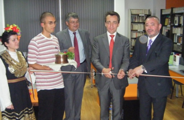 Близо 60 000 лв. вложени във Франкофонски център за академично качество във ВТУ