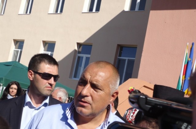 Борисов иска да изслуша службите за сигурност по темата с бежанците